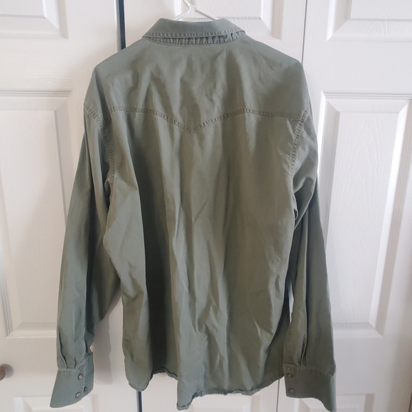 WRANGLER RETRO PREMIUM. MODERN FIT XXL ARMY GREEN SNAP CLOSURE. LONG SLEEVES - Picture 7 of 8